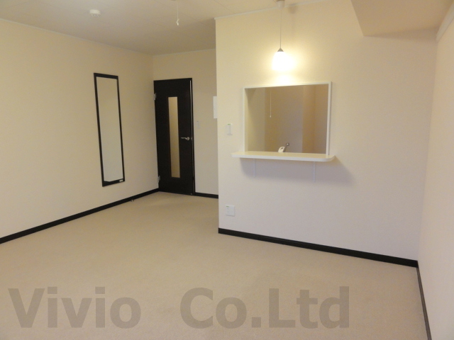 Living and room. Wide it is living.