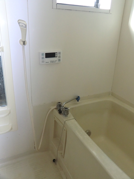 Bath. Add 焚給 with hot water