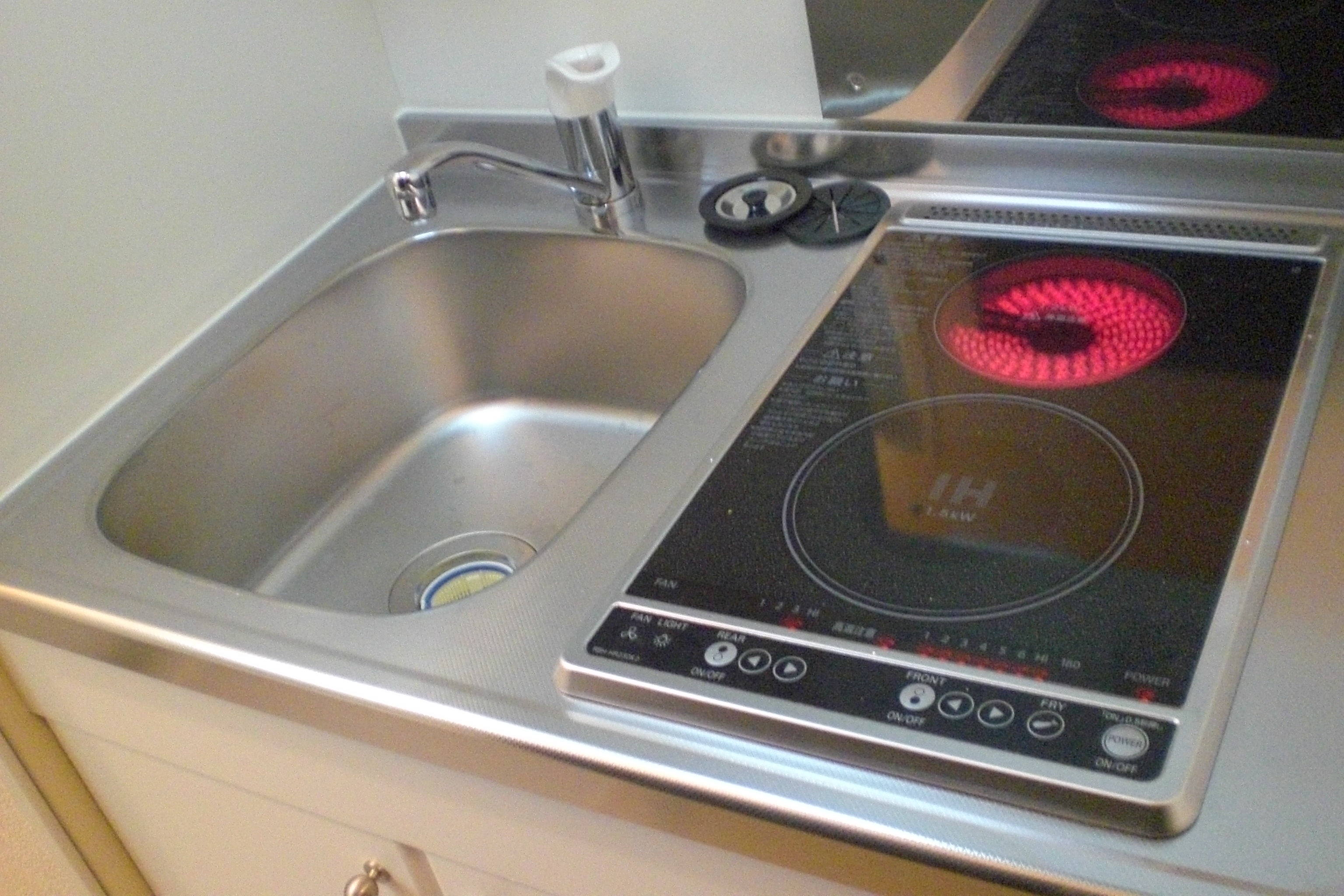 Kitchen. Two-burner electric stove
