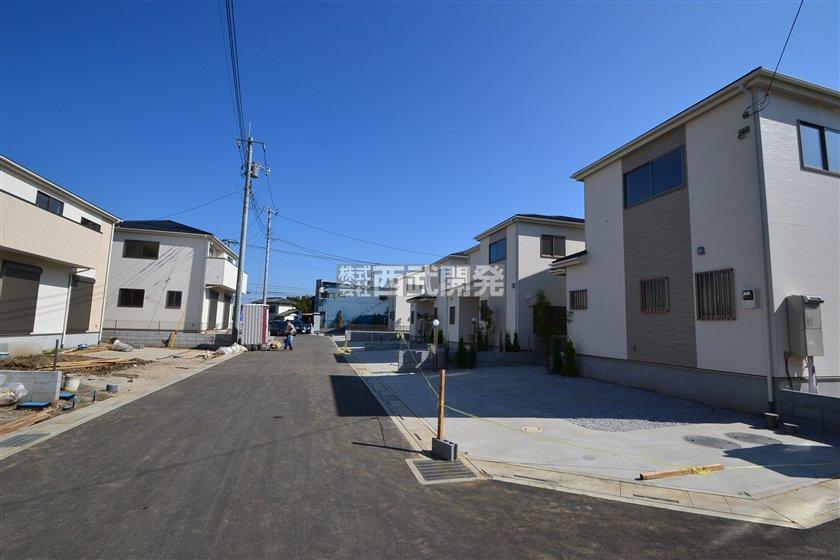 Local photos, including front road. Local (10 May 2013) Shooting