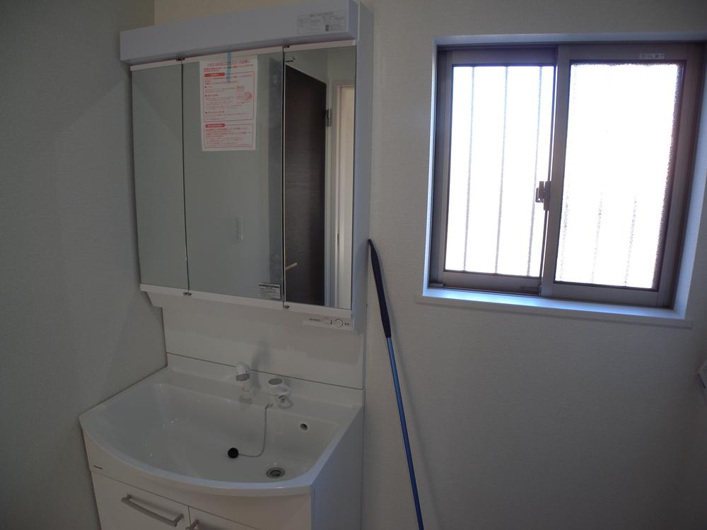 Wash basin, toilet. Indoor (12 May 2013) Shooting