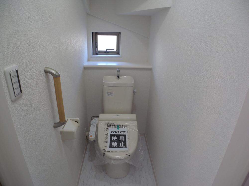 Toilet. Indoor (12 May 2013) Shooting