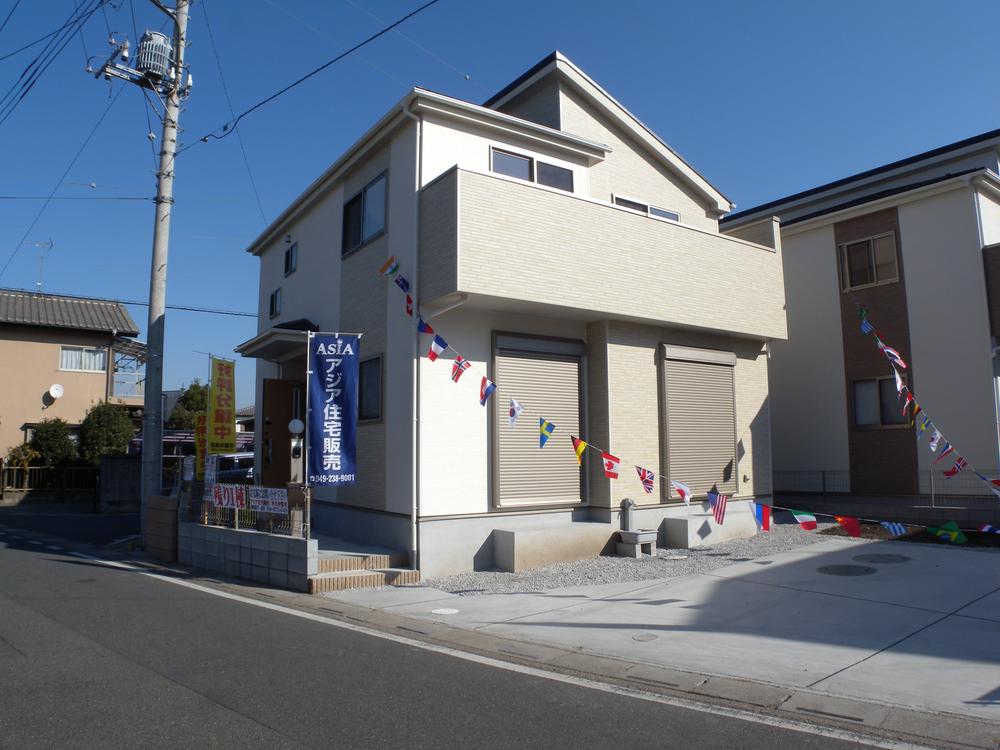 Local photos, including front road. Local (12 May 2013) Shooting