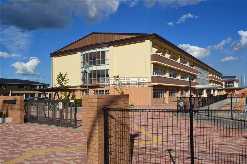 Primary school. Kosaka to elementary school 1330m