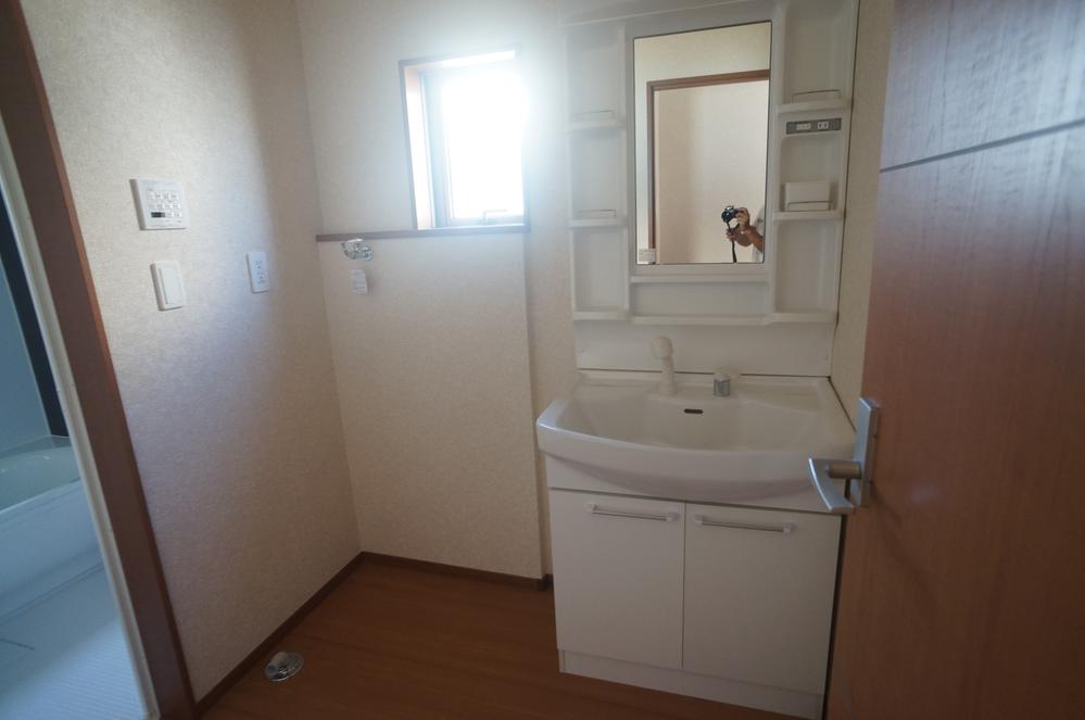 Wash basin, toilet. Indoor (September 2013) Shooting