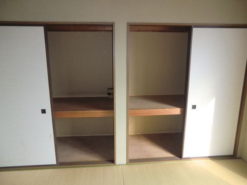 Receipt. Storage of Japanese-style room