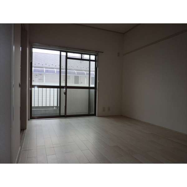 Other room space. Japanese-style room renovation completed