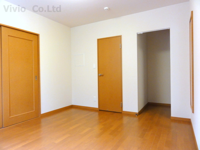 Other room space. Spacious Western-style.