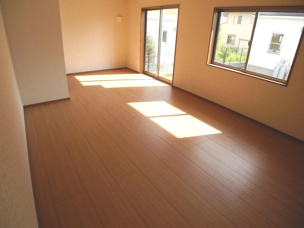 Living.  ◆ 17.5 Pledge of spacious living Indoor (September 2013) Shooting