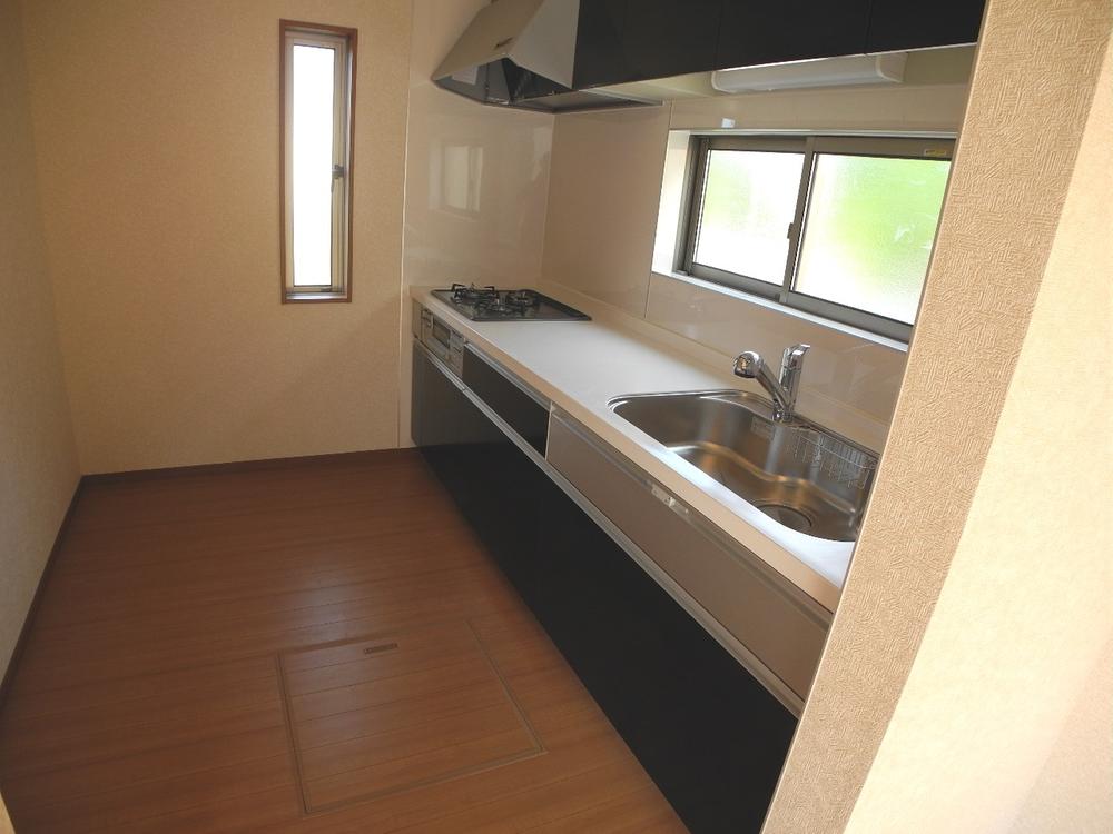 Kitchen.  ◆ Kitchen water purifier Indoor (September 2013) Shooting