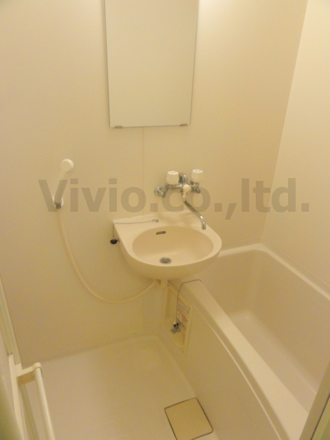 Bath. bus ・ It is another toilet.