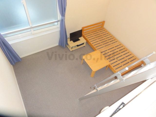 Living and room. bed ・ tv set ・ Table equipped.