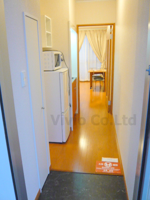 Entrance. A spacious entrance.