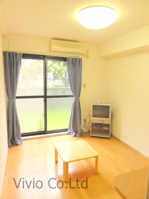 Living and room. Spacious dining