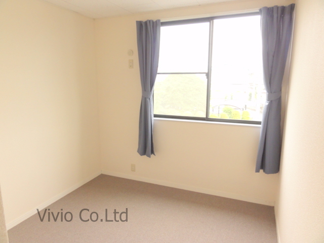 Other room space. Is another of Western-style. There are also housed in this room!