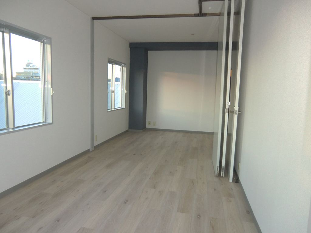 Other room space. Room as seen from the balcony side of the Western-style 6 quires