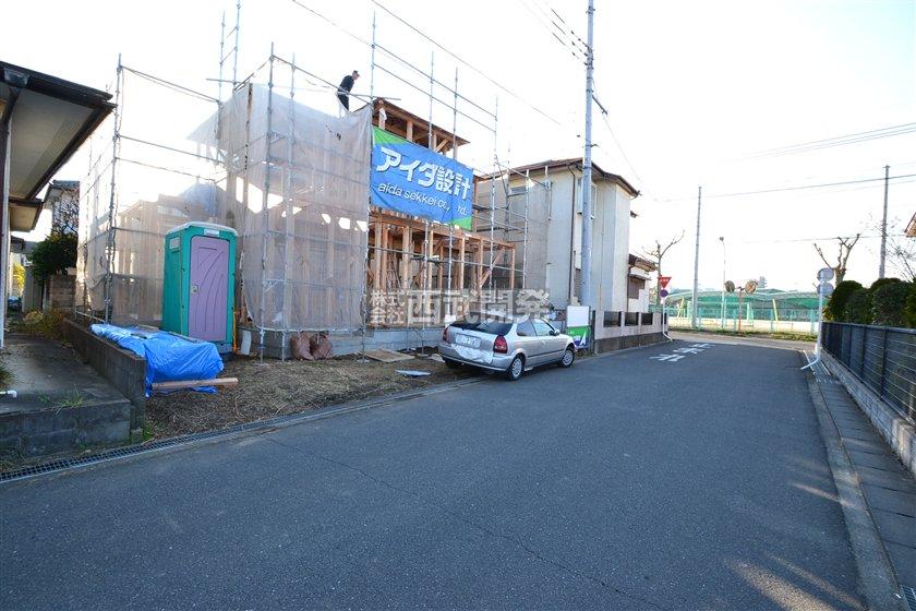 Local photos, including front road. Local (12 May 2013) Shooting