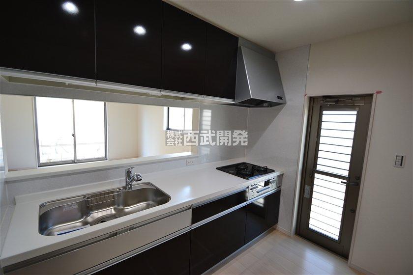 Kitchen. Indoor (10 May 2013) Shooting