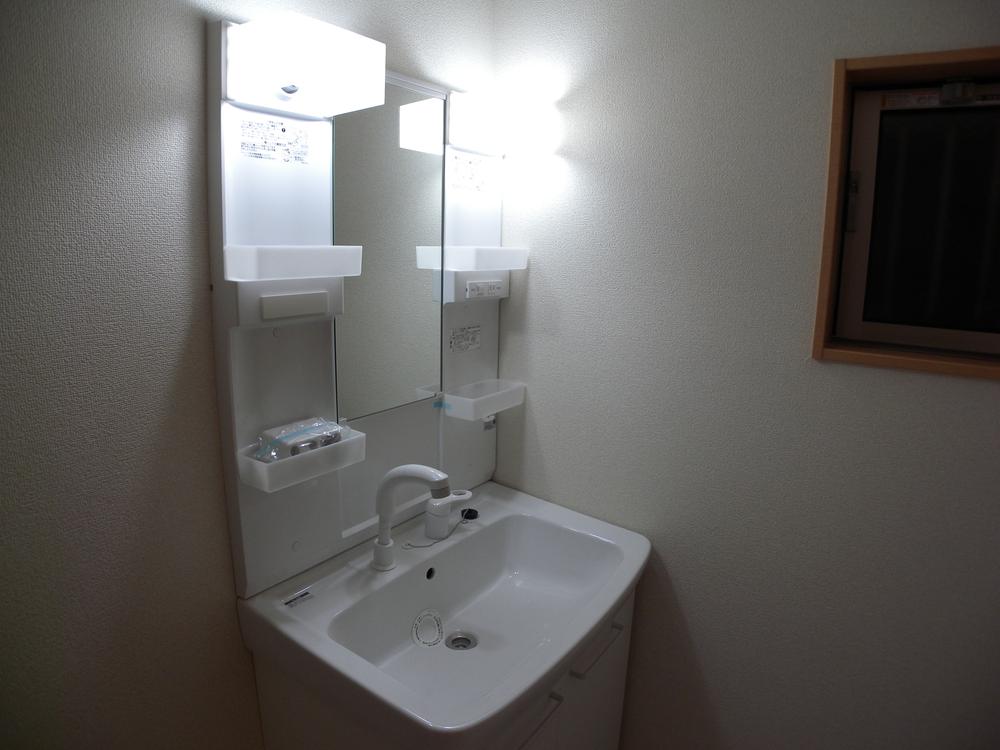 Wash basin, toilet. Indoor (12 May 2013) Shooting