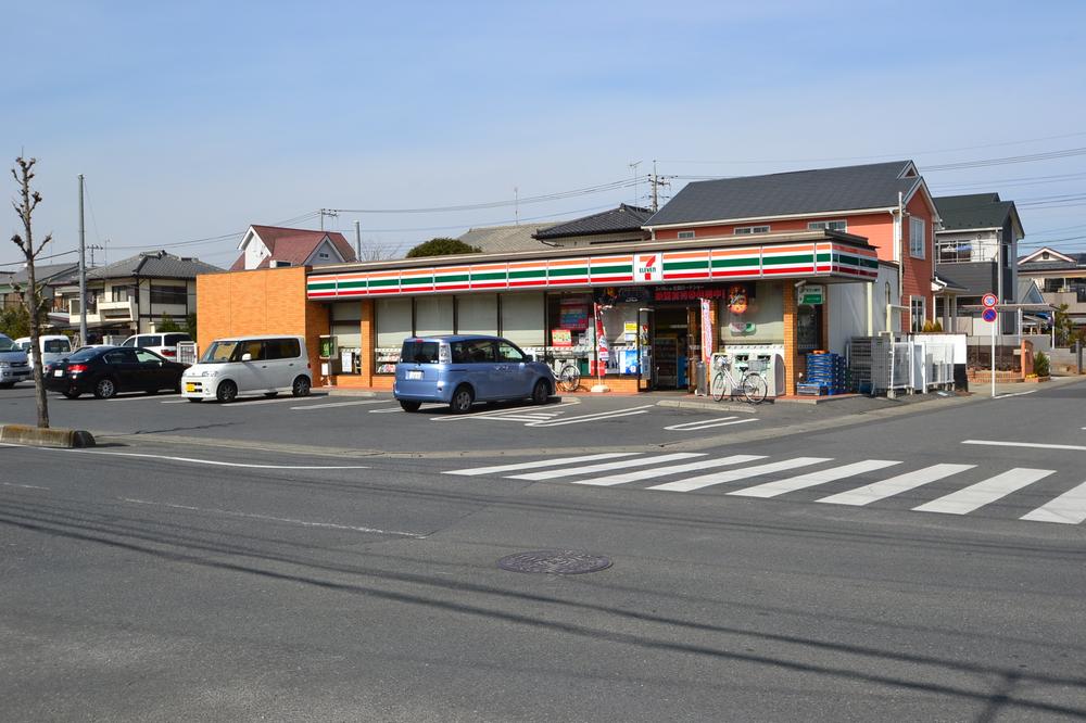 Convenience store. 1200m to Seven-Eleven