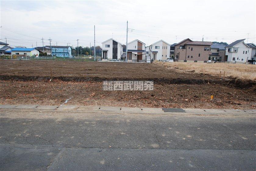 Local photos, including front road. 1 Building site (November 2013) Shooting