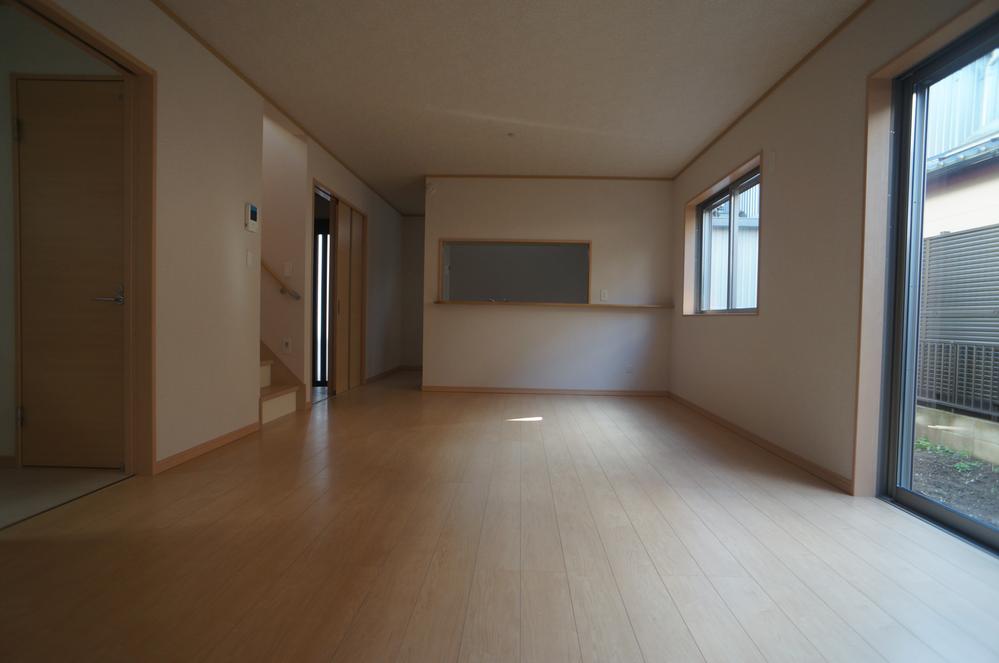 Same specifications photos (living)