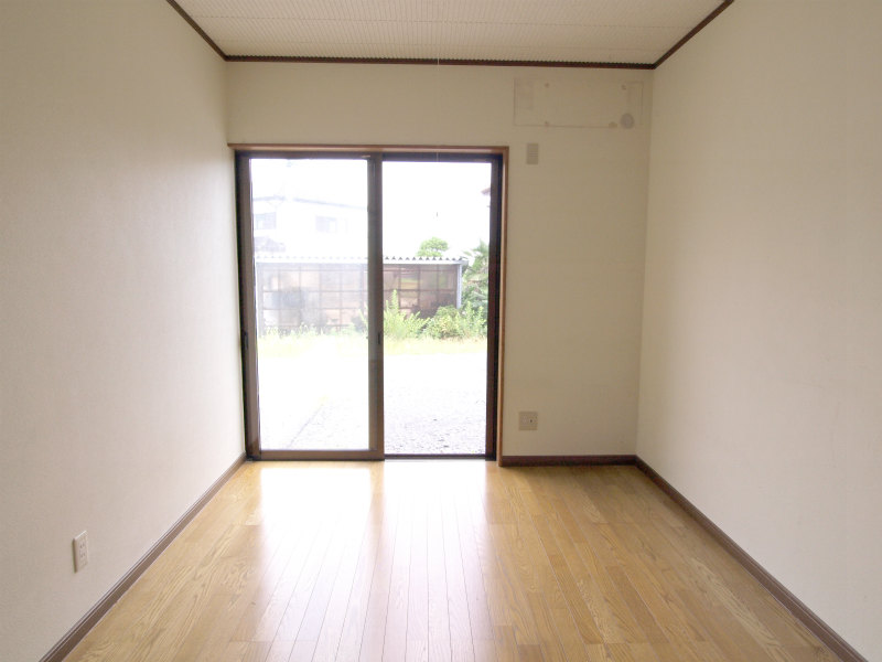 Other room space. Western-style 6 Pledge