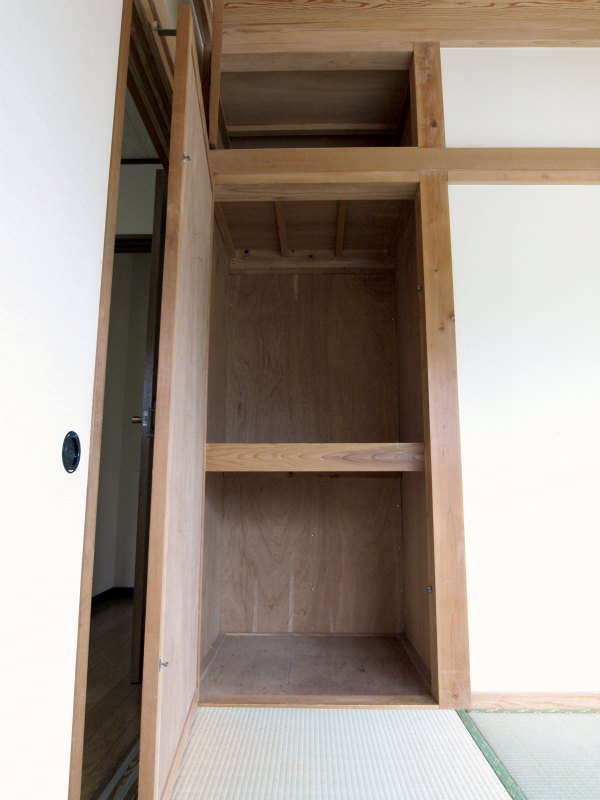 Receipt. Storage of Japanese-style room