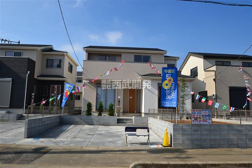 Local photos, including front road. Indoor (10 May 2013) Shooting