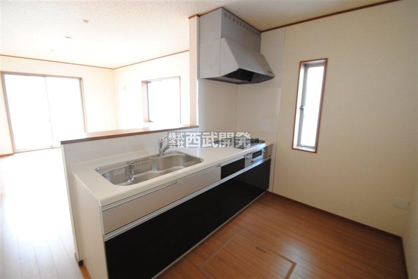 Kitchen. Local (12 May 2013) Shooting