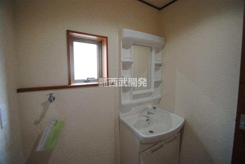 Wash basin, toilet. Indoor (12 May 2013) Shooting