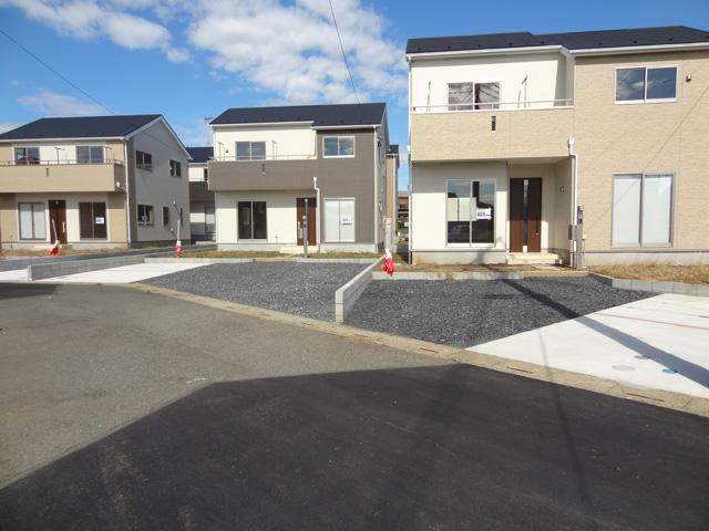 Local photos, including front road. Local (10 May 2013) Shooting