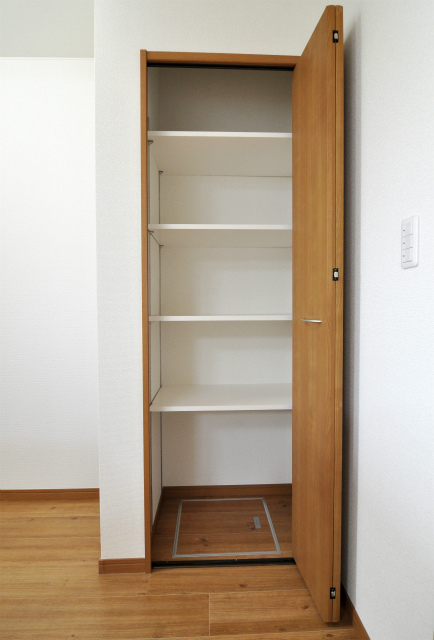 Receipt. Storage of kitchen horizontal