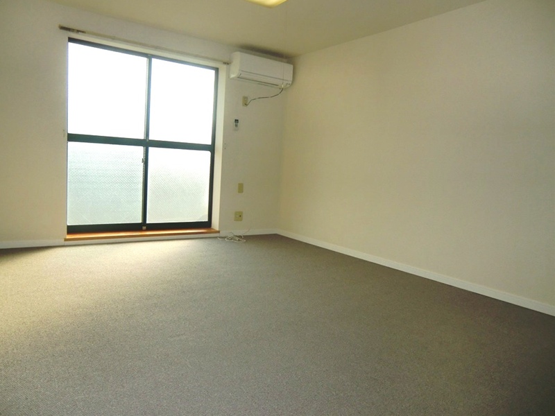 Other room space. Room of bright about 8.5 Pledge on the south-facing