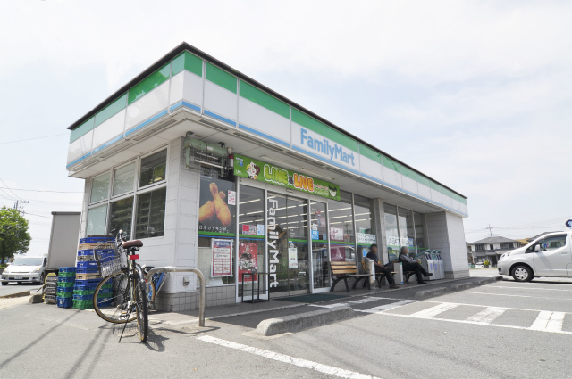Convenience store. Family Mart (convenience store) to 200m