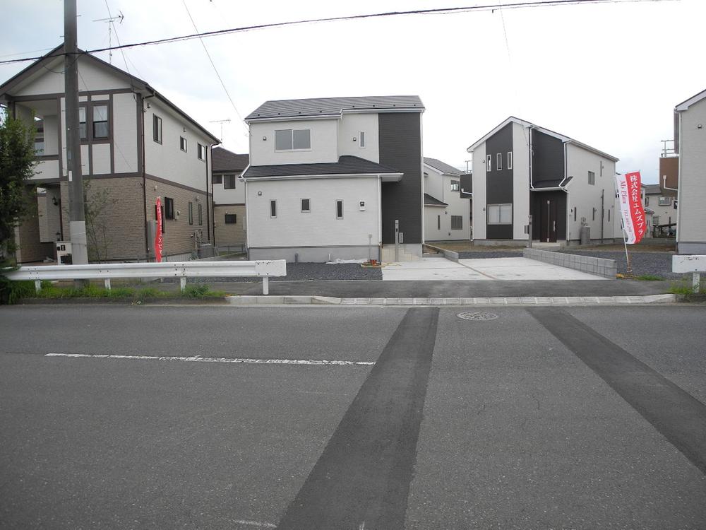 Local photos, including front road. Local (August 2013) Shooting