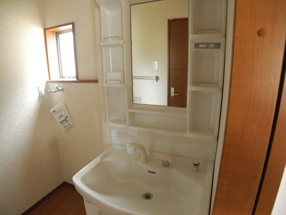 Wash basin, toilet. Room (August 2013) Shooting