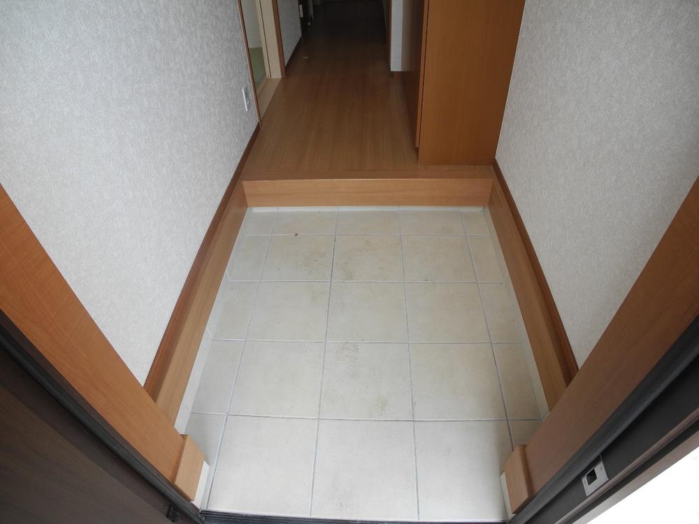 Entrance. Local (August 2013) Shooting