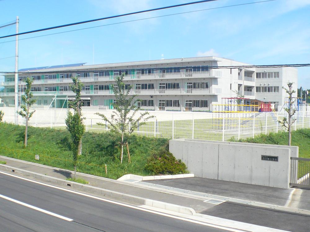 Primary school. Ring around the moon until elementary school 1690m