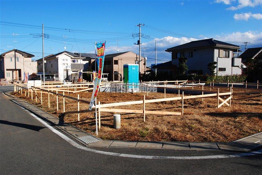 Local photos, including front road. 2 Building site (December 2012) Shooting