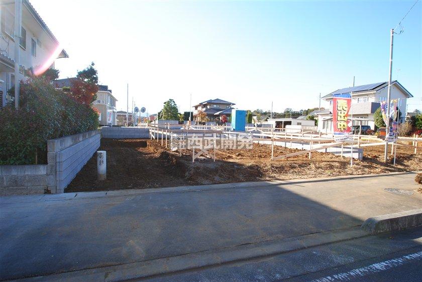 Local photos, including front road. 4 Building site (December 2012) Shooting