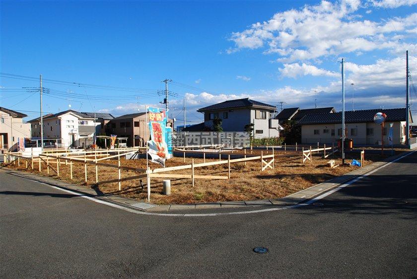 Local photos, including front road. Local (12 May 2012) shooting