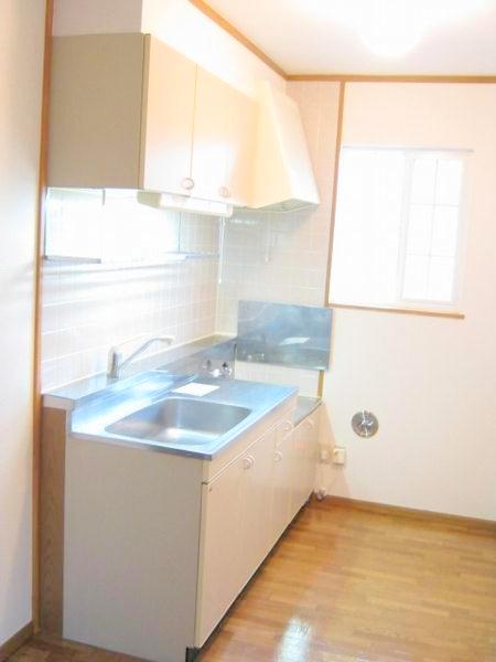 Kitchen. You can enjoy dishes in the large kitchen