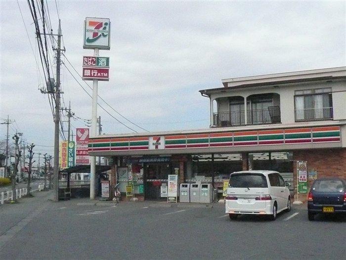 Convenience store. 700m to Seven-Eleven