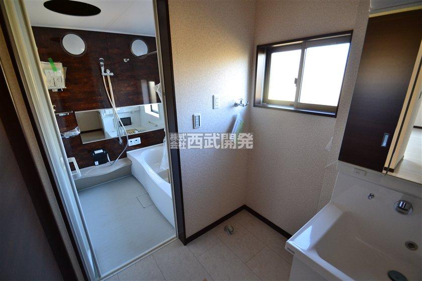 Wash basin, toilet. Local (12 May 2013) Shooting