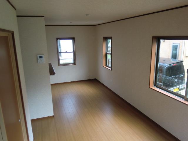 Same specifications photos (living). Same specifications