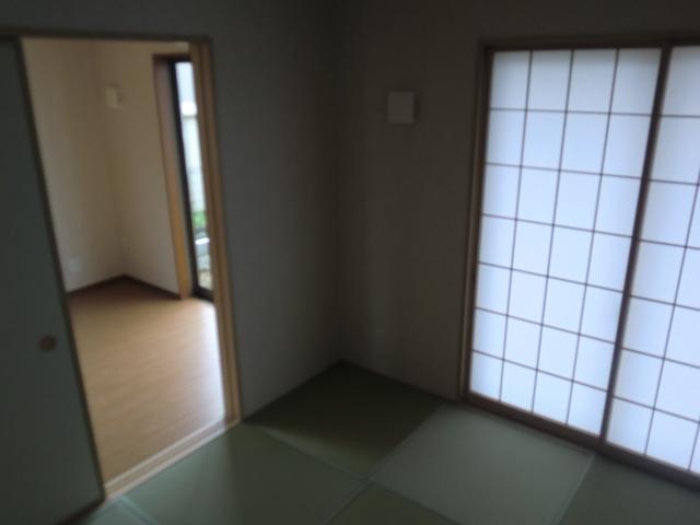 Same specifications photos (Other introspection). Same specifications