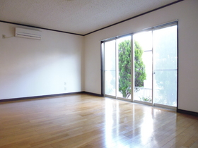 Living and room. Living 11.7 Pledge