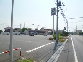 Convenience store. 80m until the Seven-Eleven (convenience store)