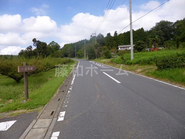 Local photos, including front road. Local (10 May 2013) Shooting